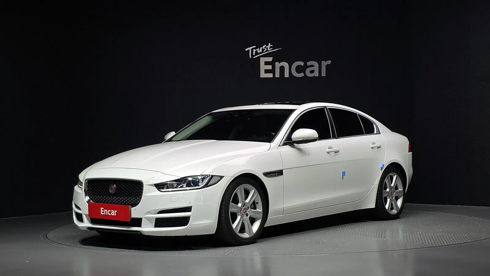 Jaguar XE 20d Portfolio 2019 — photo 1 sur 20