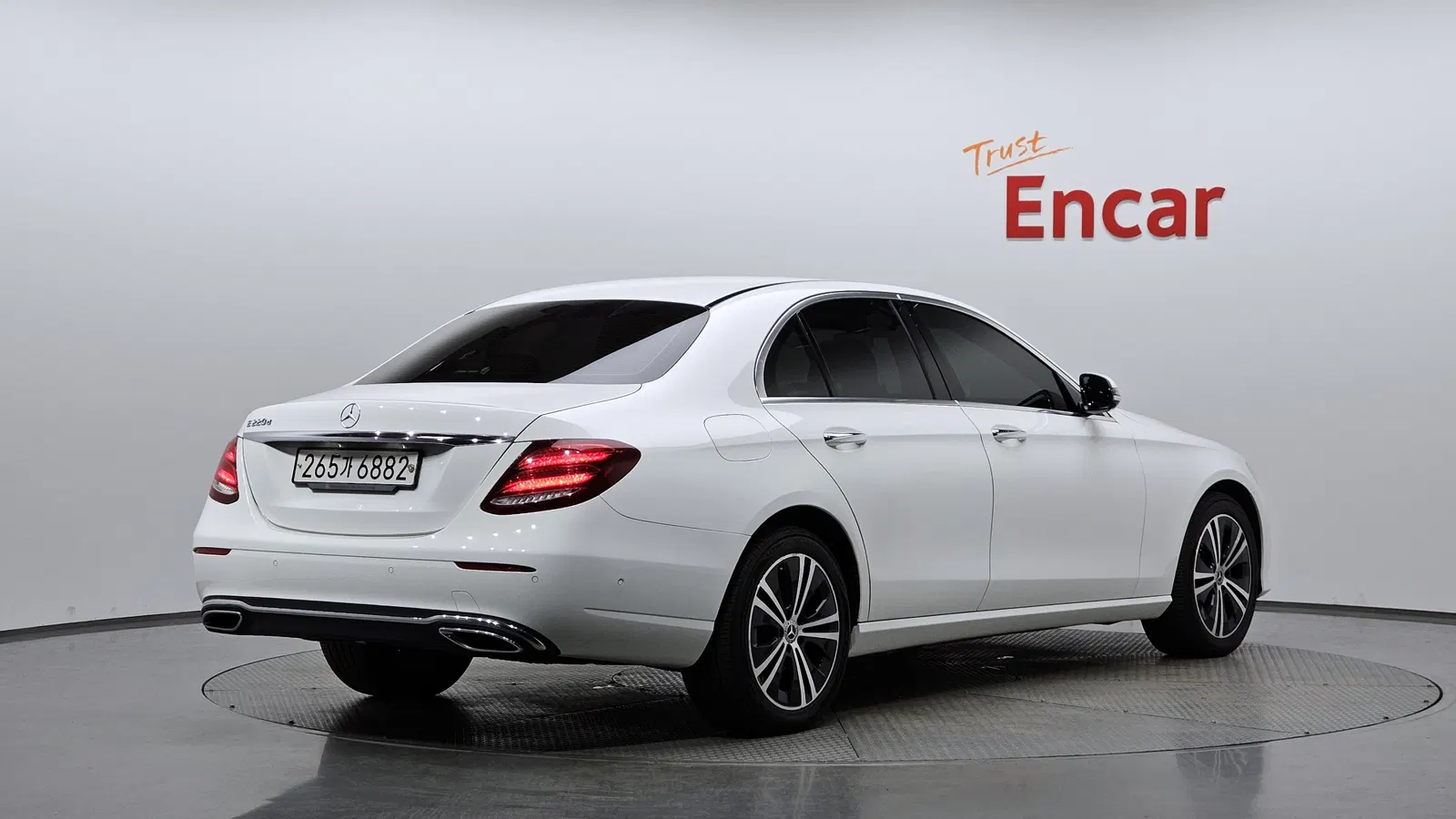 Mercedes-Benz Classe E E220d Avantgarde (W213) 2020 — photo 1 sur 32