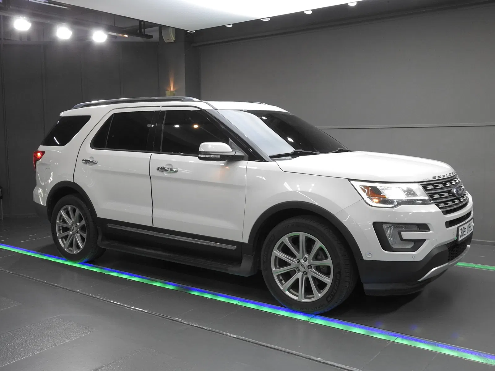 Ford Explorer 2.3 Limited 4WD 2016 — photo 1 sur 26