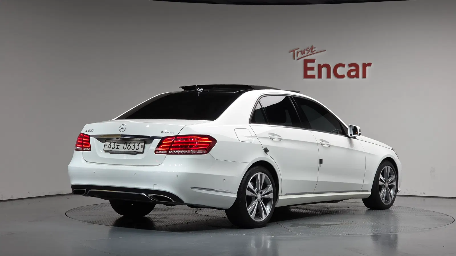 Mercedes-Benz Classe E E300 4MATIC Avantgarde (W212) 2015 — photo 1 sur 36