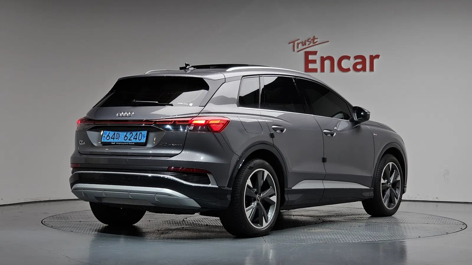 Audi Q4 e-tron (F4) 40 Premium 2022 — photo 1 sur 43