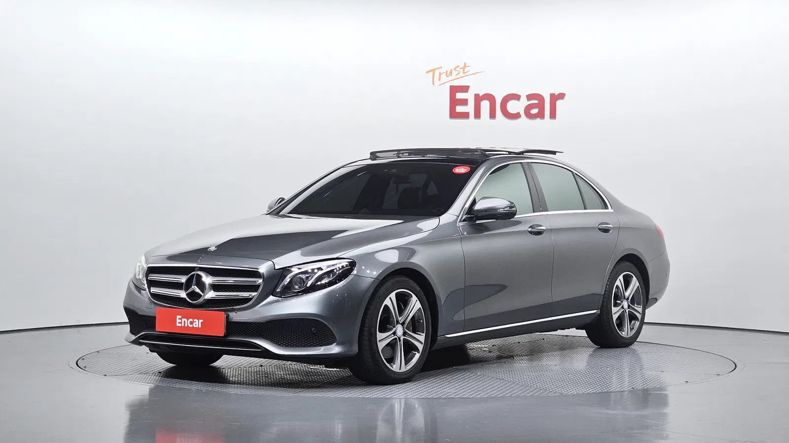 Mercedes-Benz Classe E E300 4MATIC Avantgarde (W213) 2017 — photo 1 sur 26