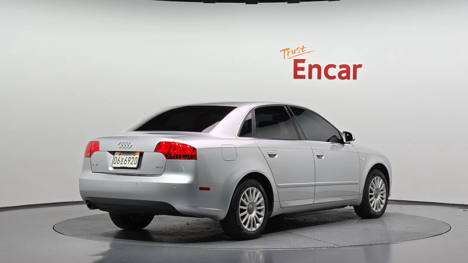 Audi A4 2.0 2005 — photo 1 sur 37