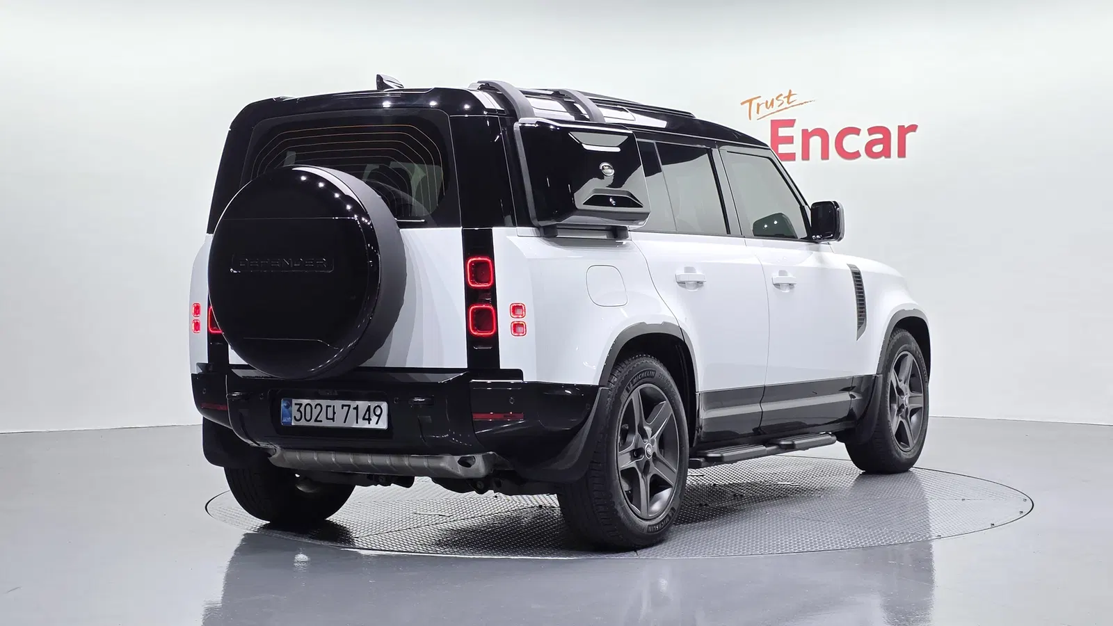 Land Rover Defender (L663) 110 P300 X-Dynamic SE 2025 — photo 1 sur 40