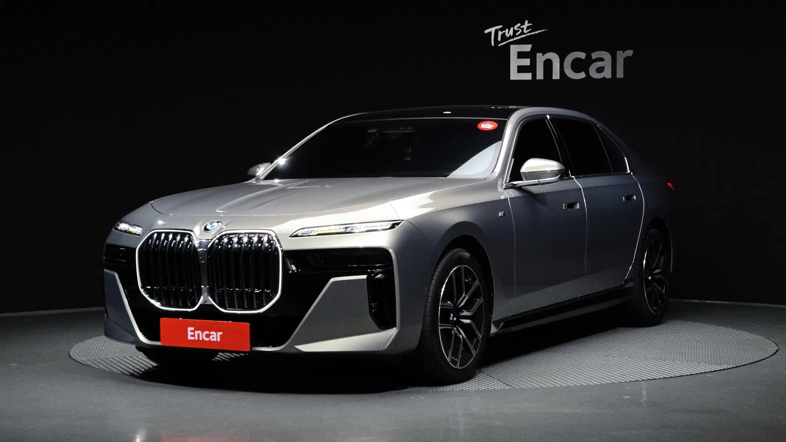 BMW Série 7 (G70) 740i sDrive M Sport 2023 — photo 1 sur 31