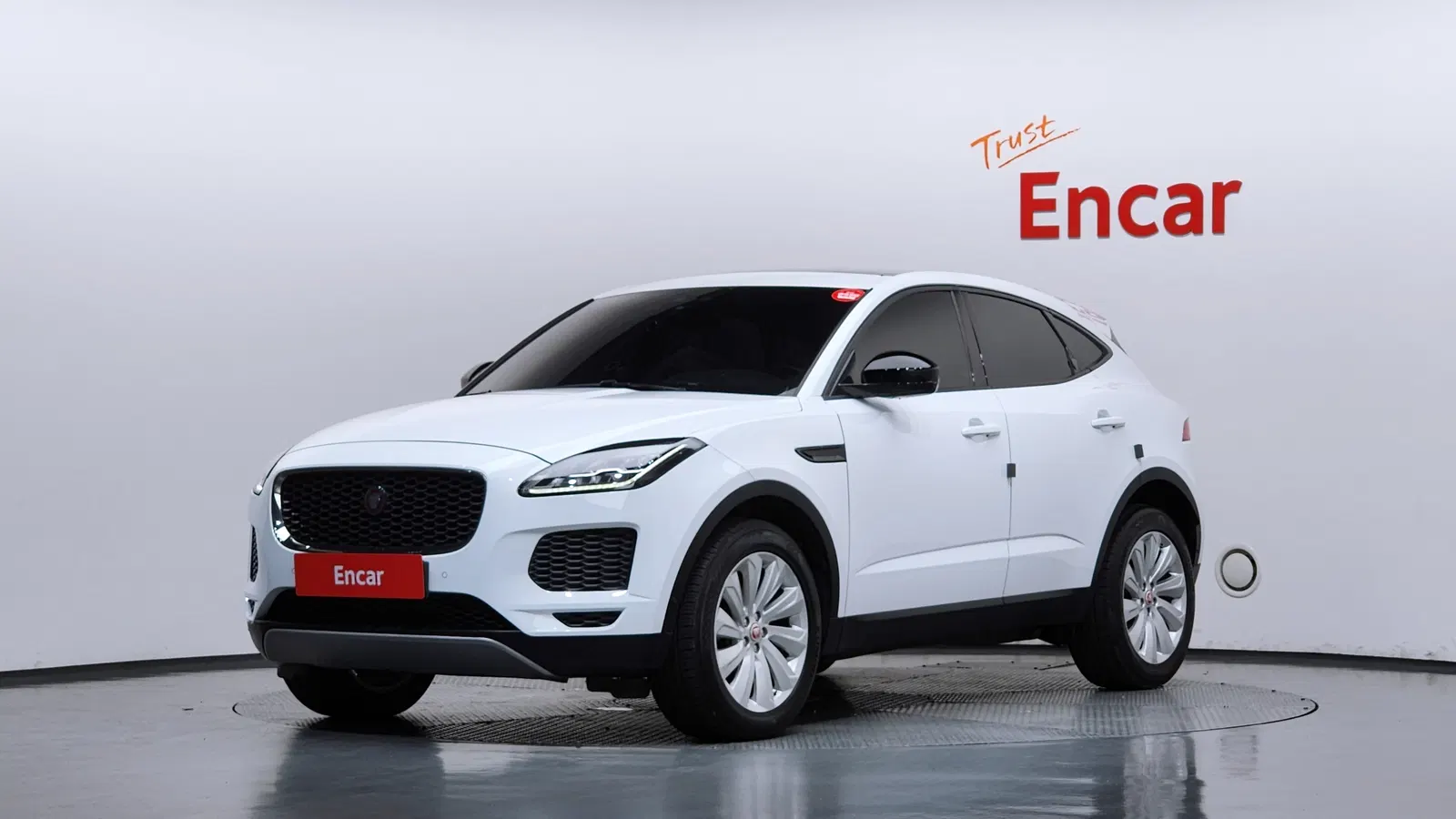 Jaguar E-PACE P250 SE 2018 — photo 1 sur 34