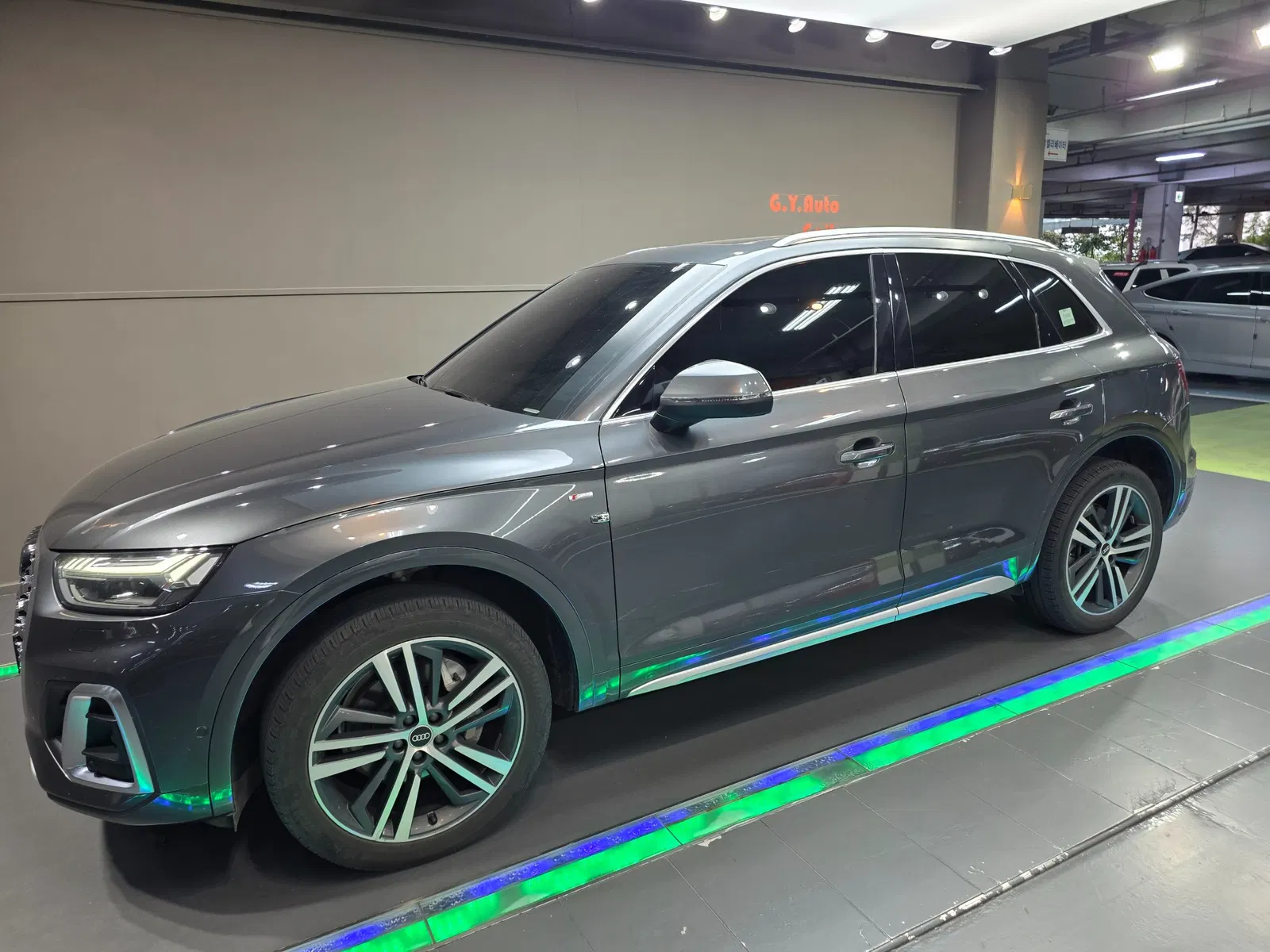 Audi Q5 (FY) 40 TDI Quattro Premium 2021 — photo 1 sur 26