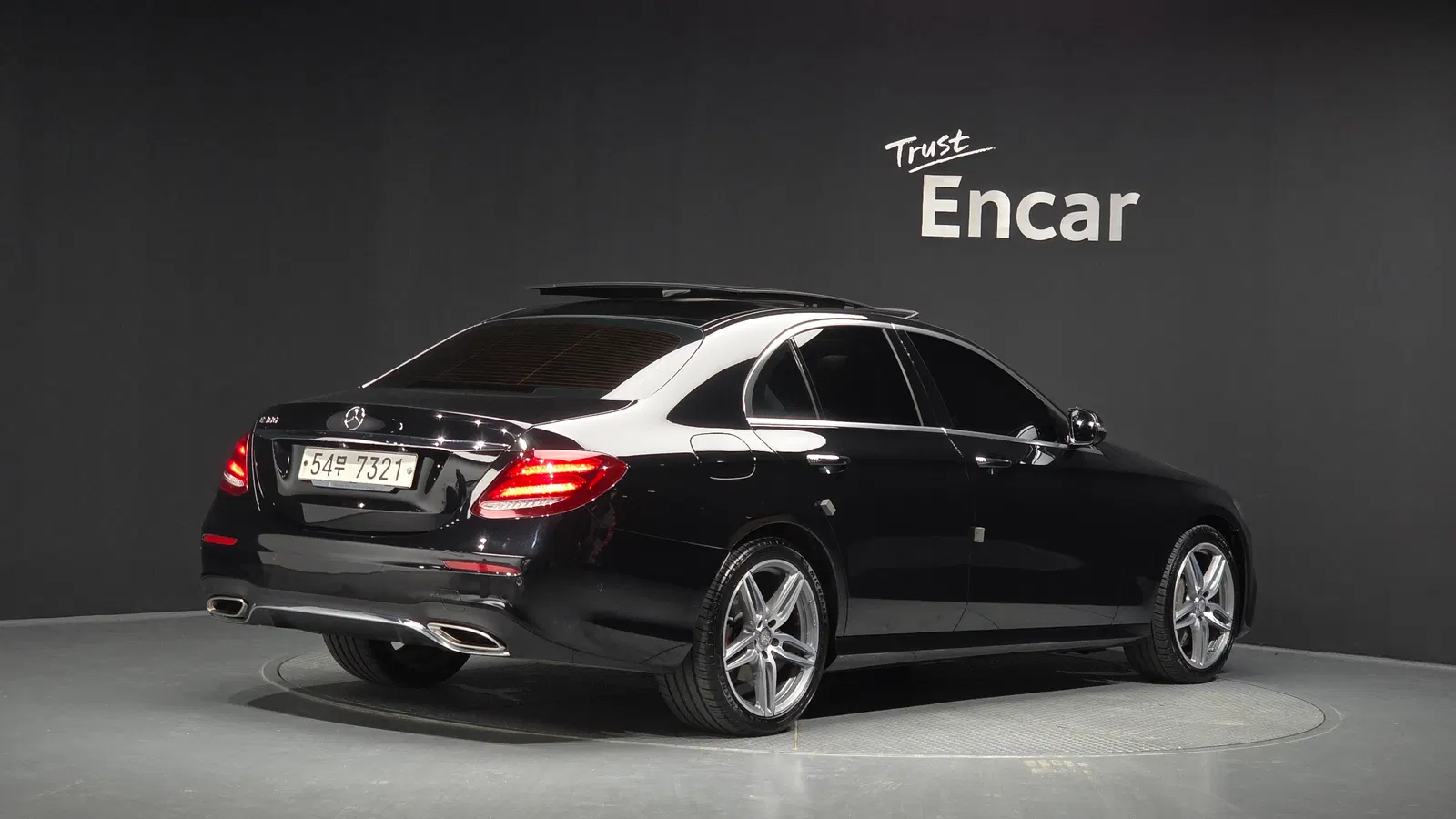 Mercedes-Benz Classe E AMG Line · E300 (W213) 2017 — photo 1 sur 43
