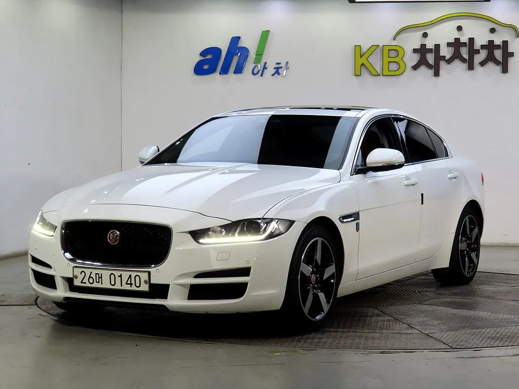 Jaguar XE 20d Portfolio 2017 — photo 1 sur 26