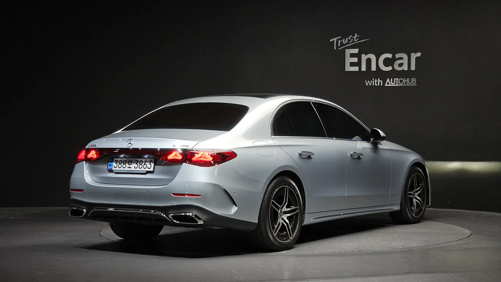 Mercedes-Benz Classe E AMG Line · E300 4MATIC (W214) 2024 — photo 1 sur 32