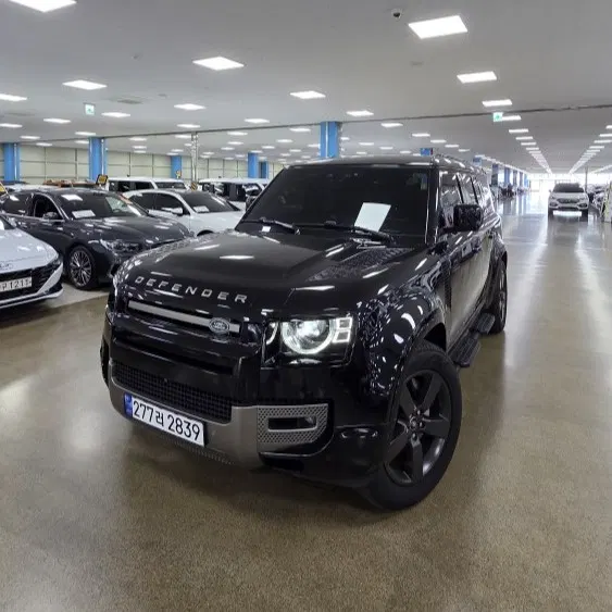 Land Rover Defender (L663) 130 D300 X-Dynamic HSE 2024 — photo 1 sur 23
