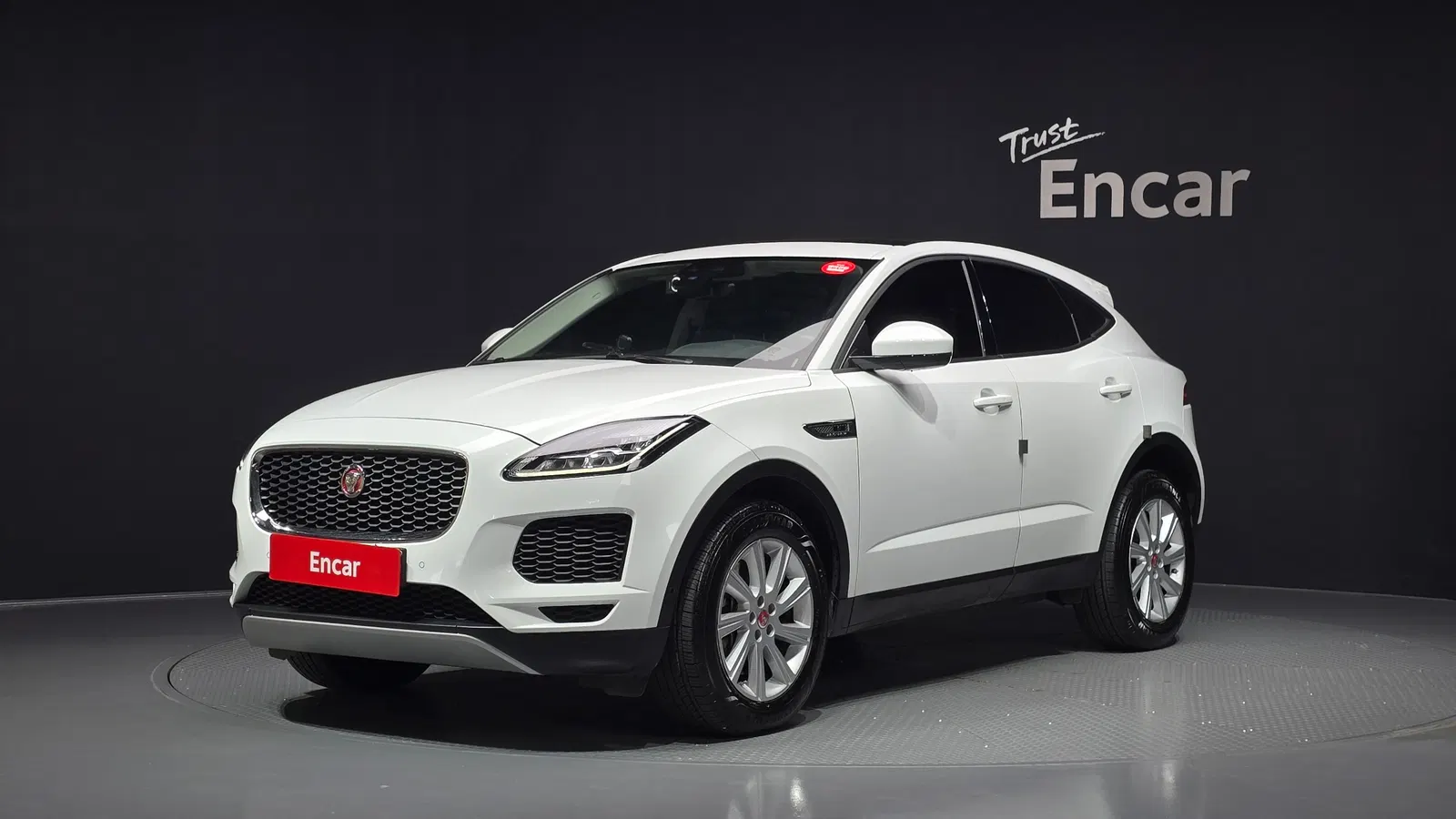 Jaguar E-PACE P250 S 2018 — photo 1 sur 39