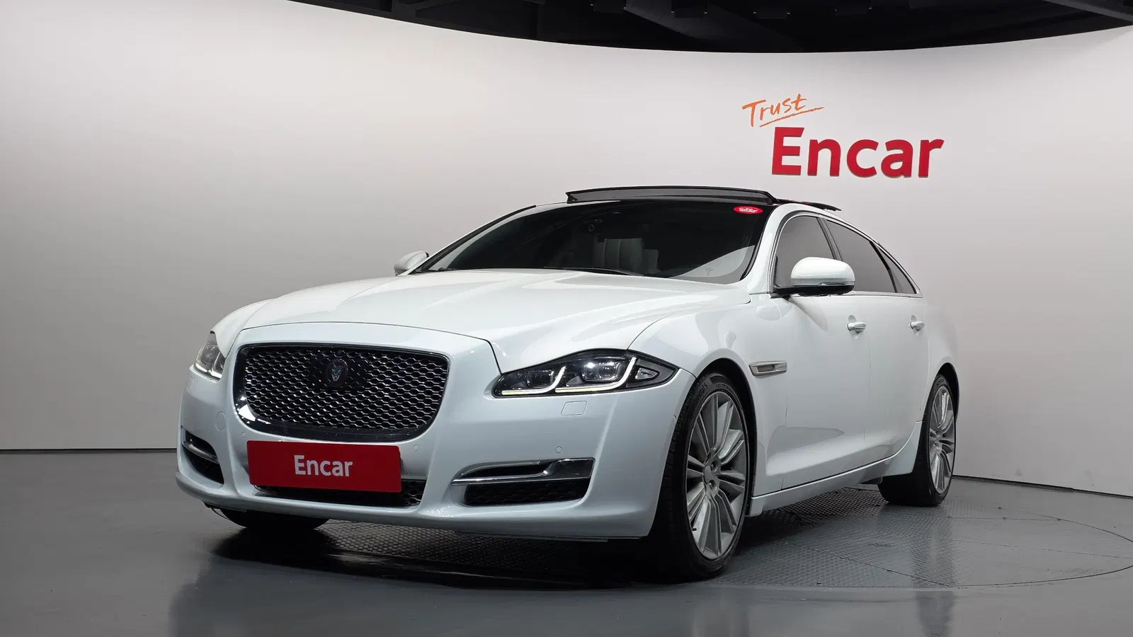 Jaguar All New XJ 3.0D Premium Luxury LWB 2016 — photo 1 sur 20
