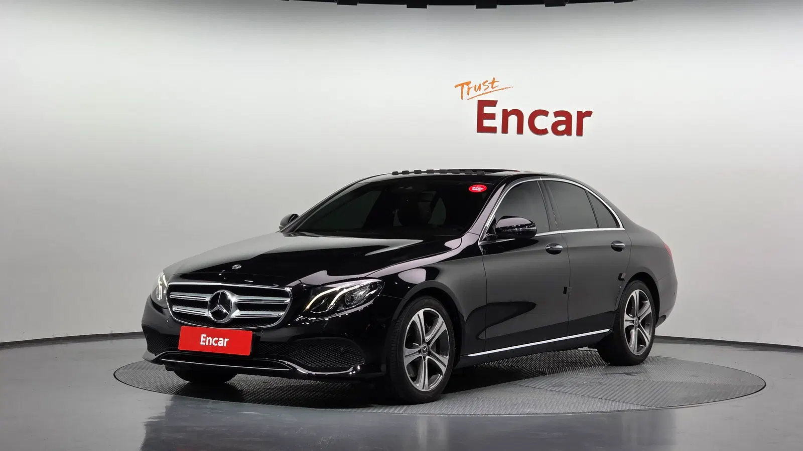 Mercedes-Benz Classe E E300 Avantgarde (W213) 2019 — photo 1 sur 36