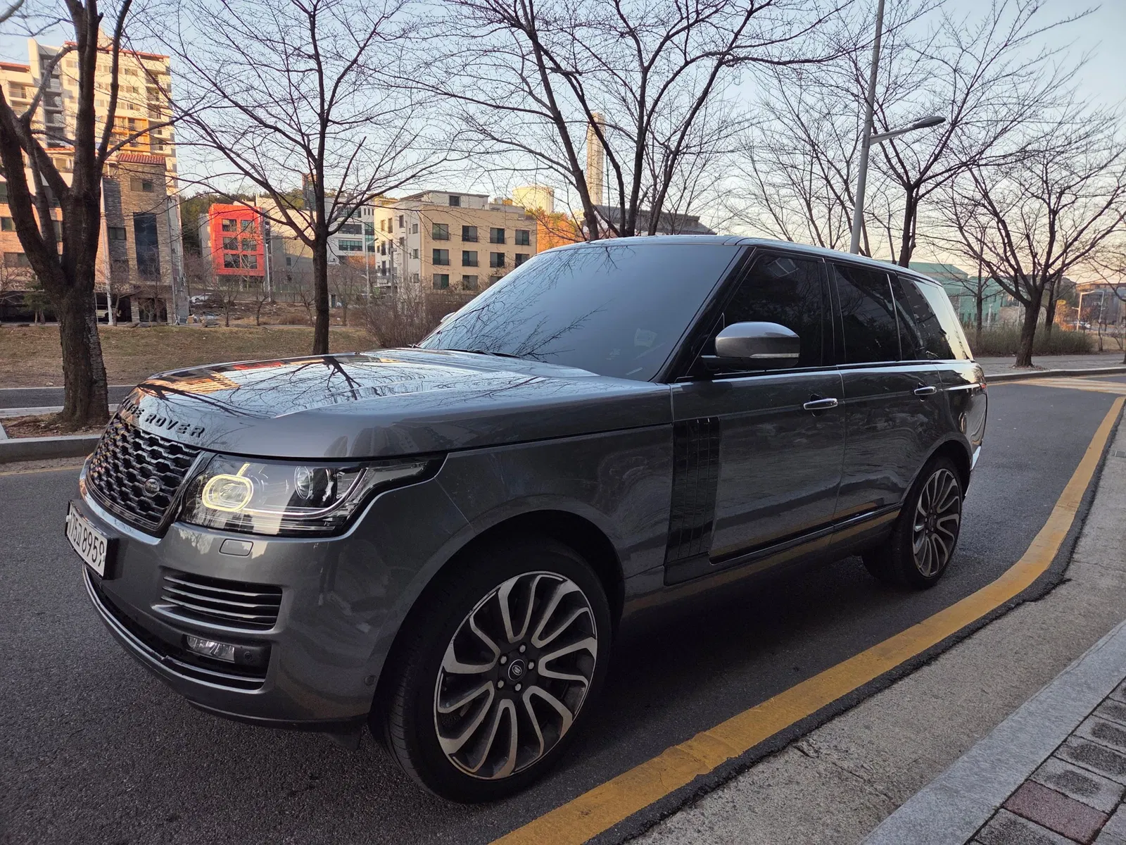 Land Rover Range Rover 4e génération 4.4 SDV8 Vogue SE Diesel 2016 — photo 1 sur 26