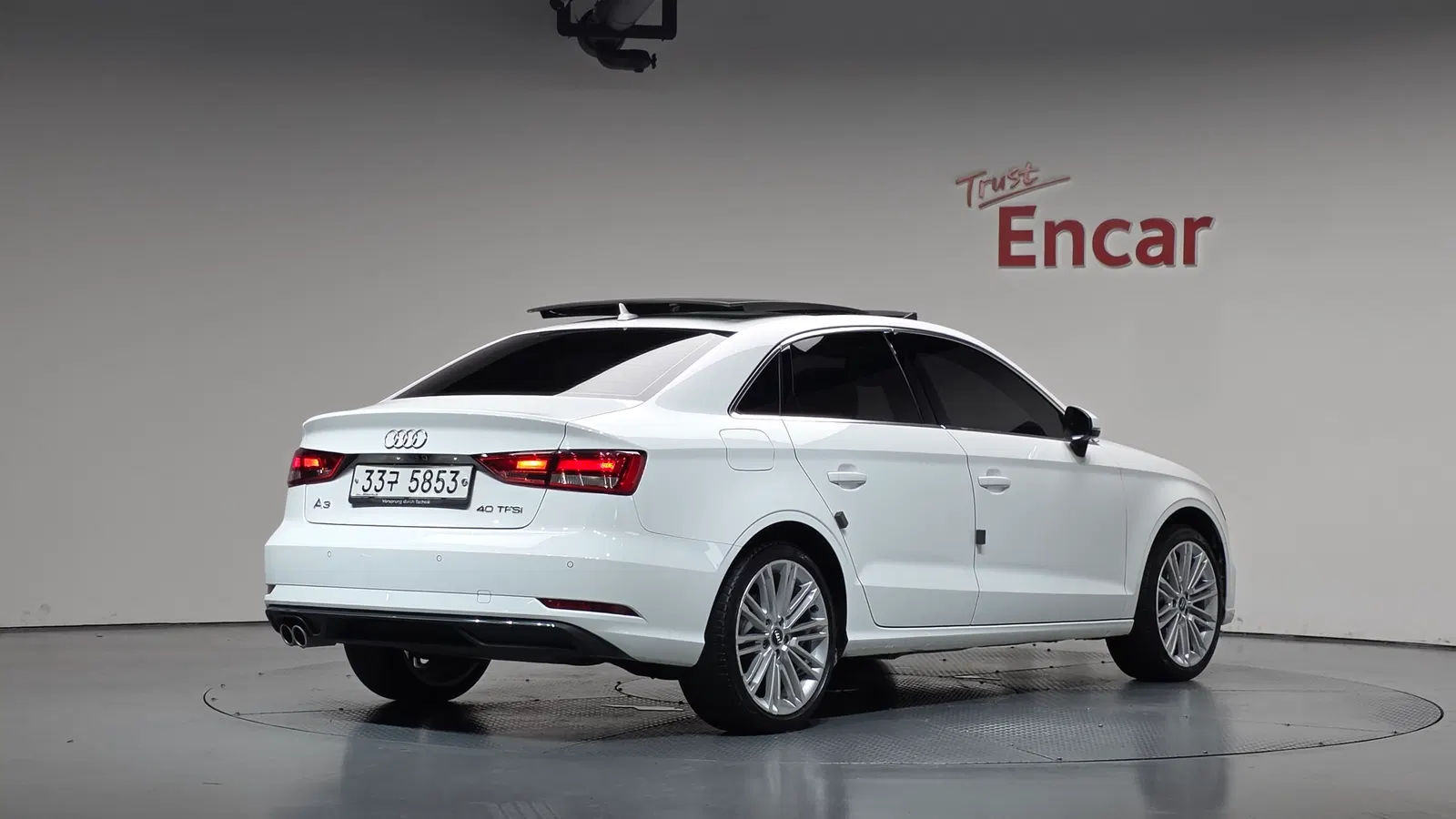 Audi A3 40 TFSI 2018 — photo 1 sur 39