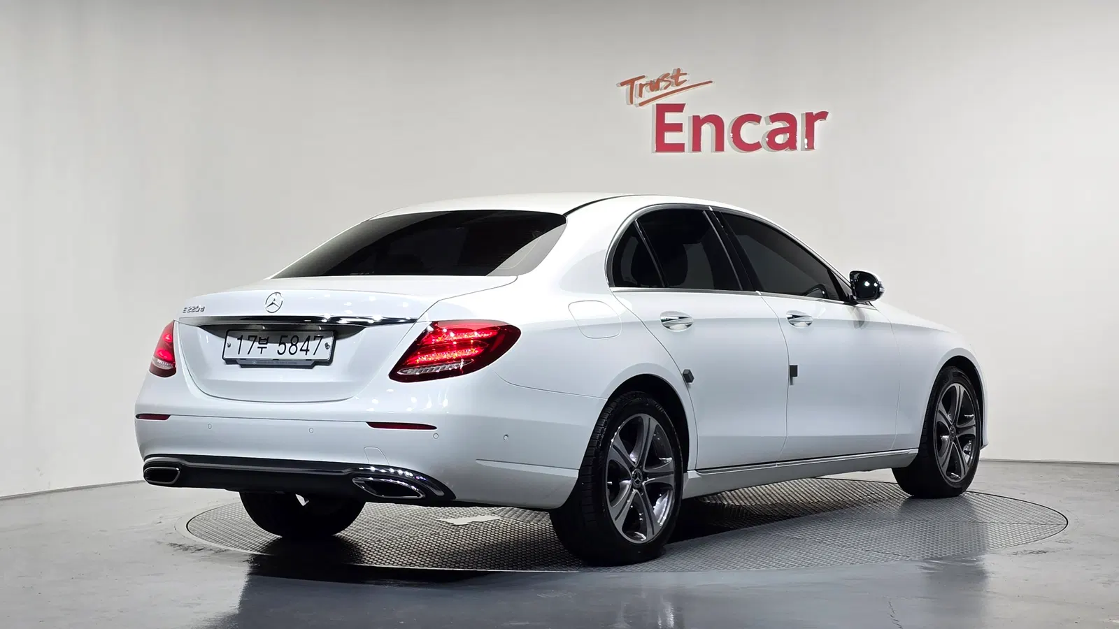 Mercedes-Benz Classe E E220d Avantgarde (W213) 2019 — photo 1 sur 31