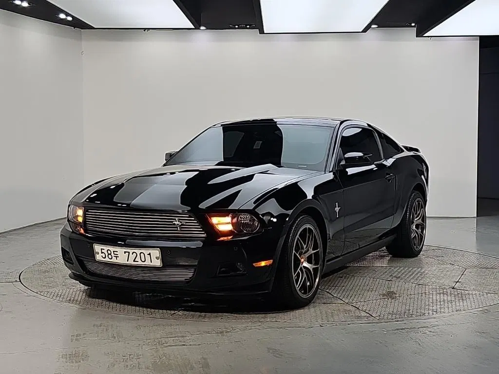 Ford Mustang Coupé 2012 — photo 1 sur 24