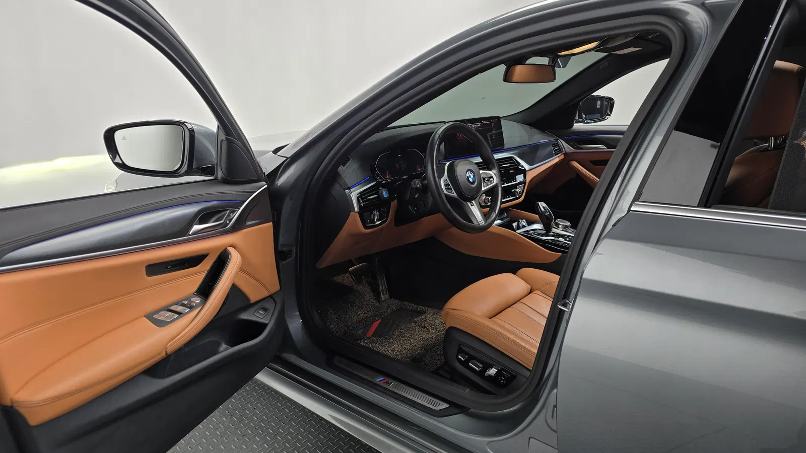 BMW Série 5 (G30) 520i M Sport 2023 — photo 1 sur 26