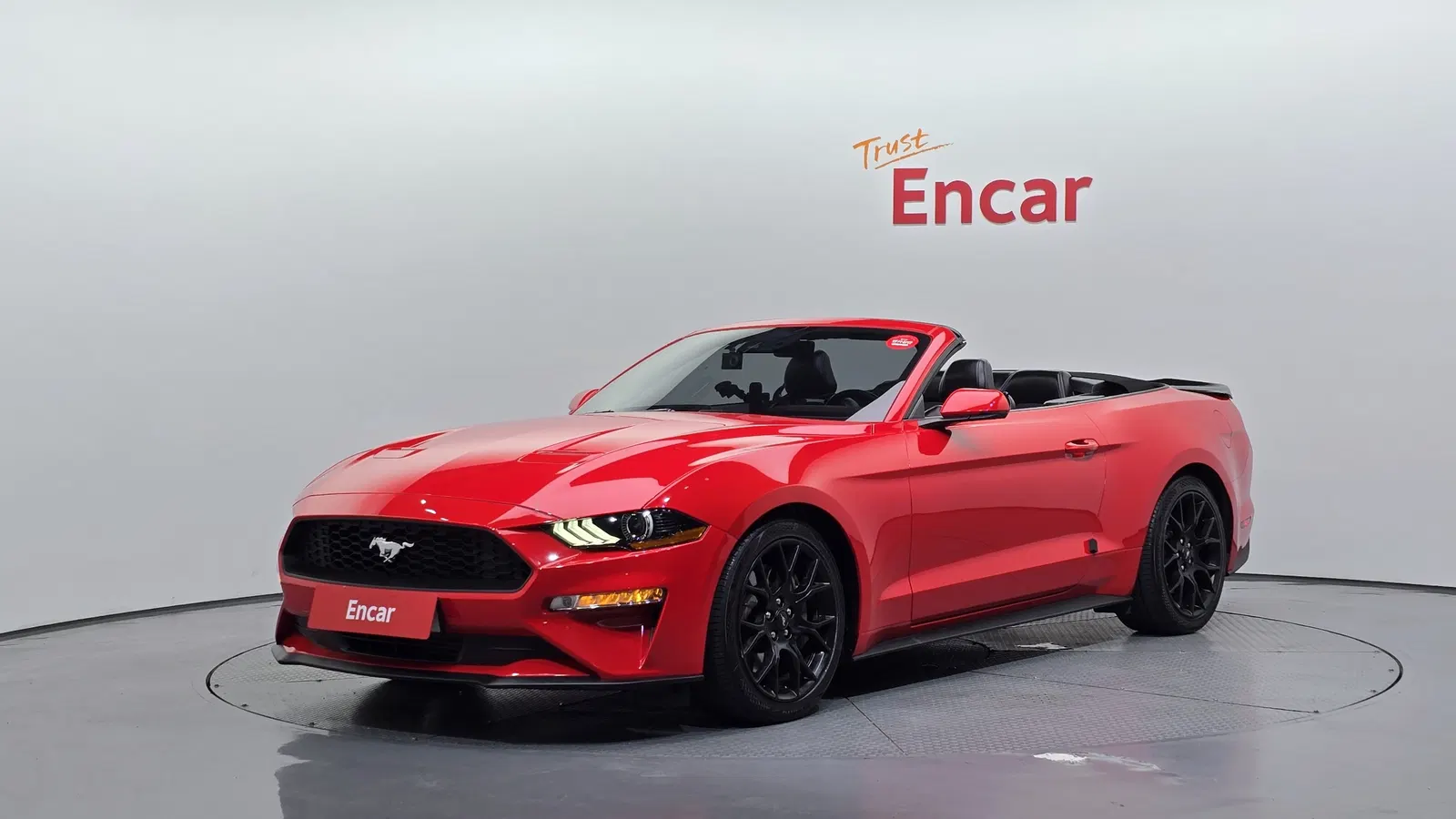 Ford Mustang Convertible 2020 — photo 1 sur 30