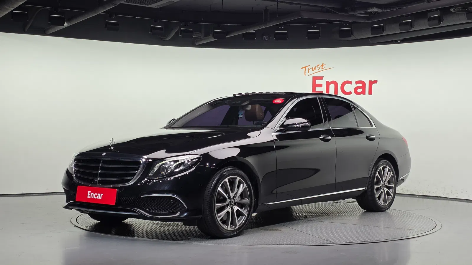 Mercedes-Benz Classe E E300 Exclusive (W213) 2018 — photo 1 sur 32