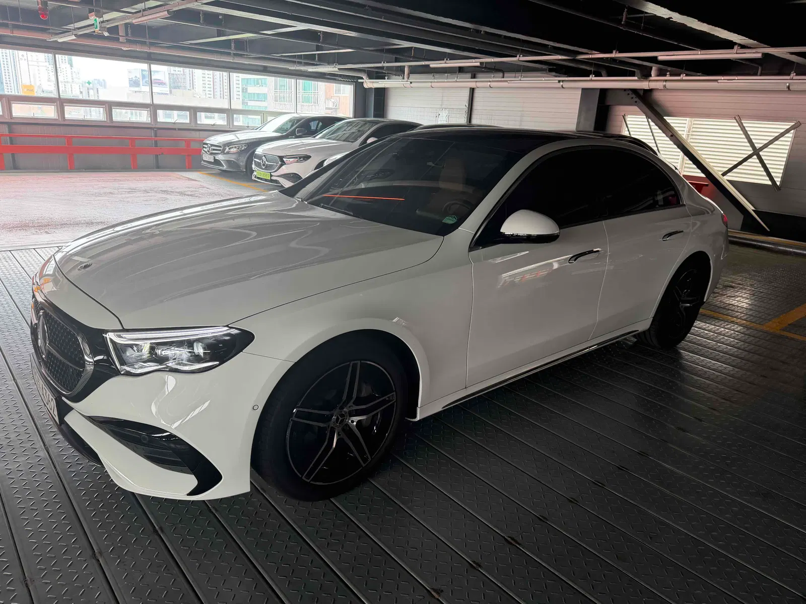 Mercedes-Benz Classe E AMG Line · E300 4MATIC (W214) 2025 — photo 1 sur 4