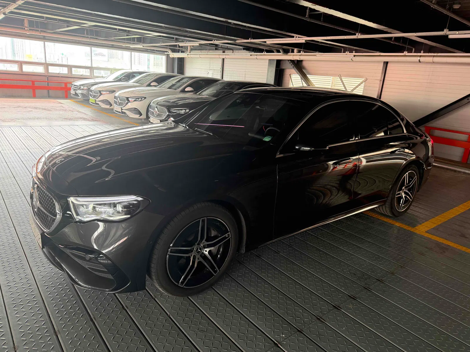 Mercedes-Benz Classe E AMG Line · E300 4MATIC (W214) 2025 — photo 1 sur 4