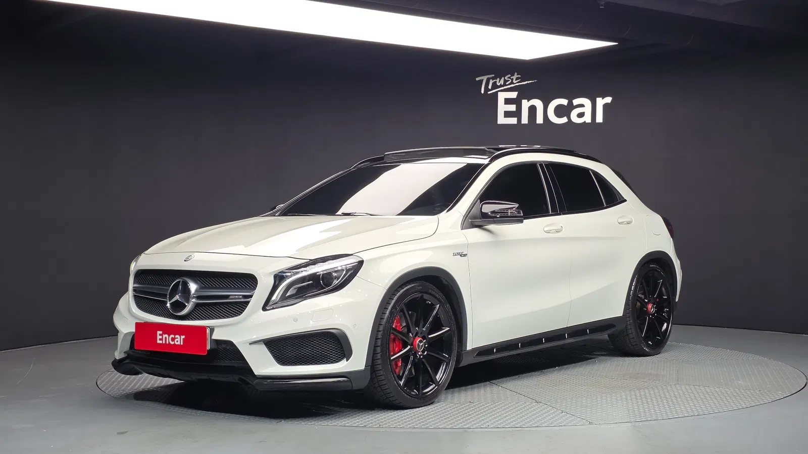 Mercedes-AMG GLA GLA45 4MATIC (X156) 2015 — photo 1 sur 20
