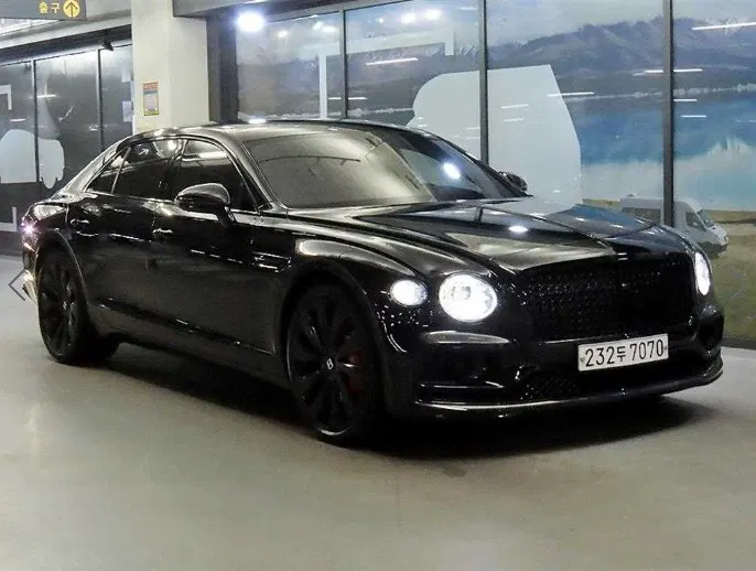 Bentley Flying Spur 3e génération 4.0 S 2021 — photo 1 sur 26