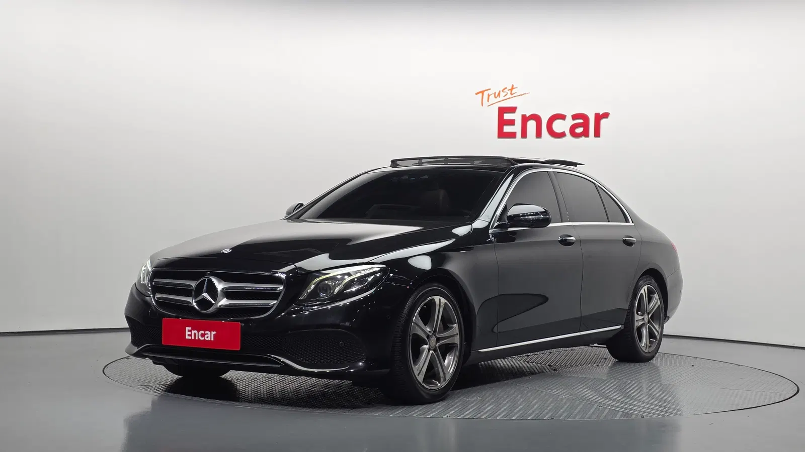 Mercedes-Benz Classe E E300 Avantgarde (W213) 2017 — photo 1 sur 20