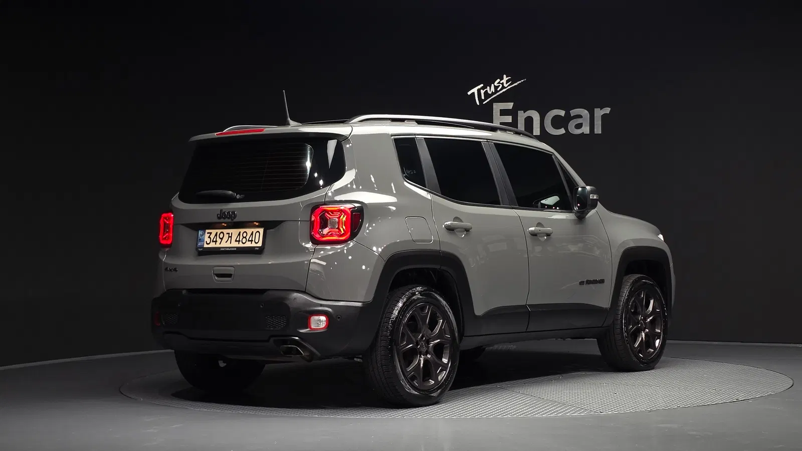 Jeep Renegade 2.4 80e anniversaire Edition AWD 2021 — photo 1 sur 32
