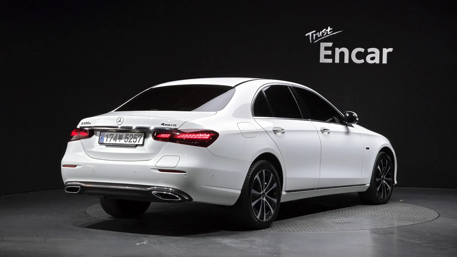 Mercedes-Benz Classe E E300e 4MATIC Exclusive (W213) 2021 — photo 1 sur 33