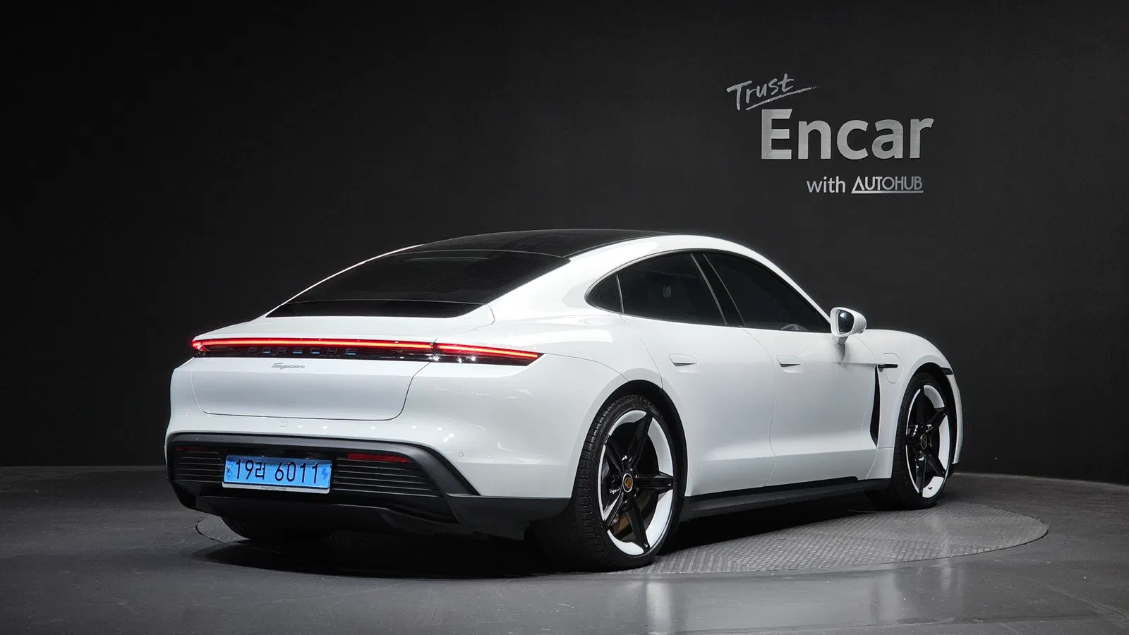Porsche Taycan Base 2023 — photo 1 sur 33