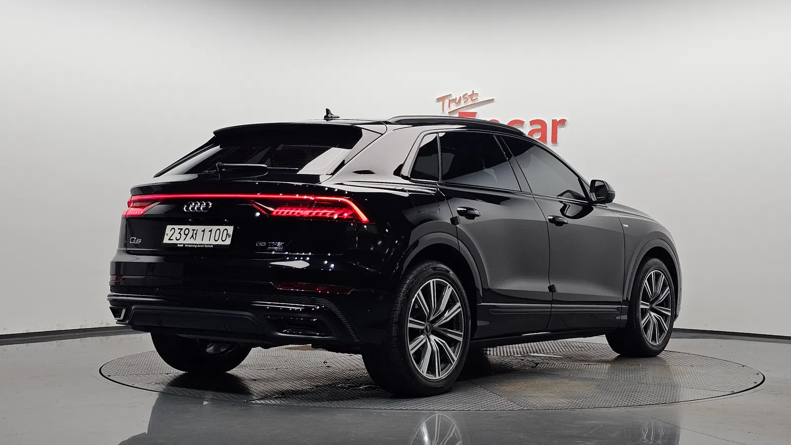 Audi Q8 (4M) 55 TFSI Quattro Premium 2021 — photo 1 sur 44