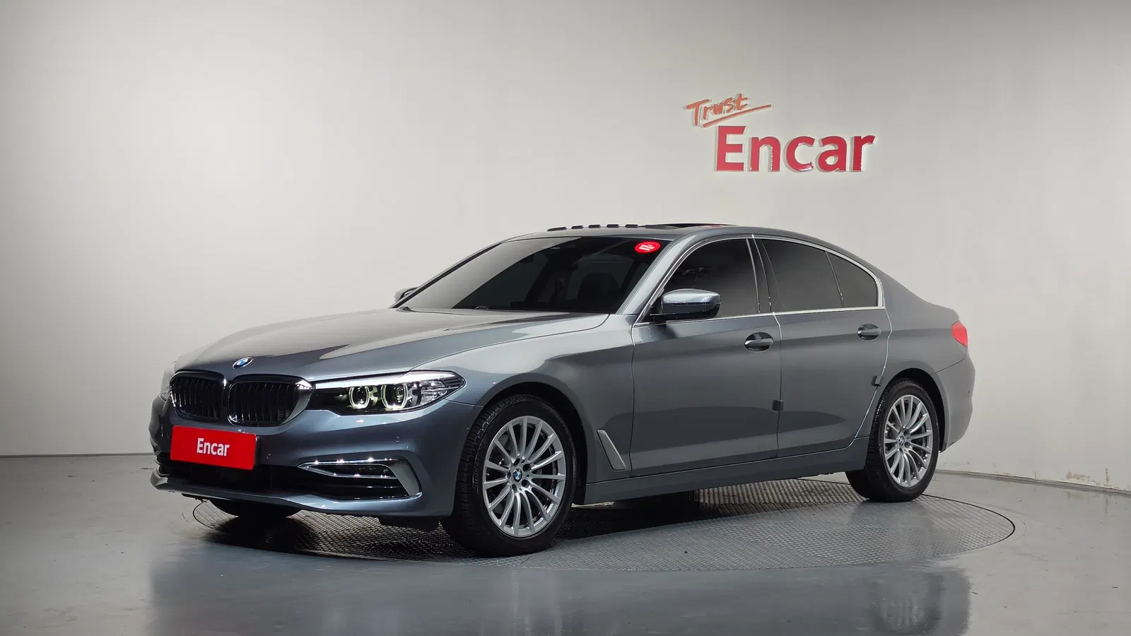 BMW Série 5 (G30) 520i Luxury 2019 — photo 1 sur 40