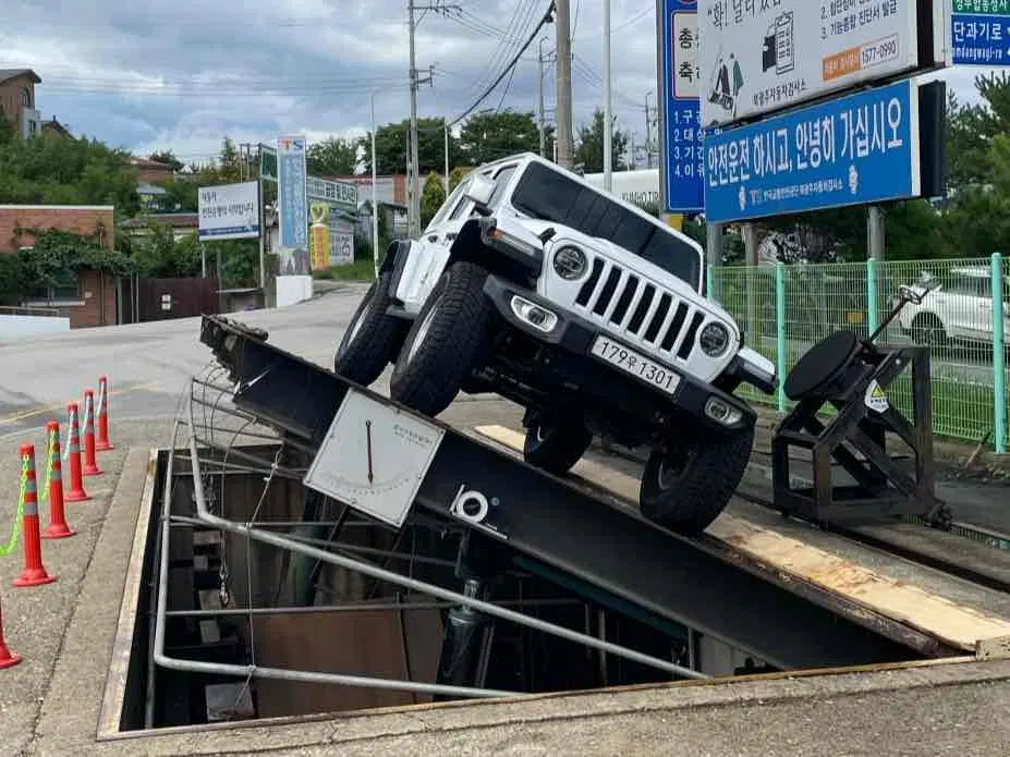 Jeep Wrangler (JL) 2.0 Sahara 4 portes 2019 — photo 1 sur 20