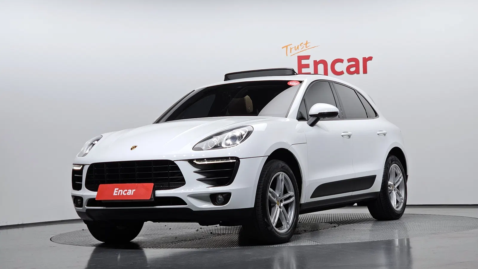 Porsche Macan 2.0 2018 — photo 1 sur 26