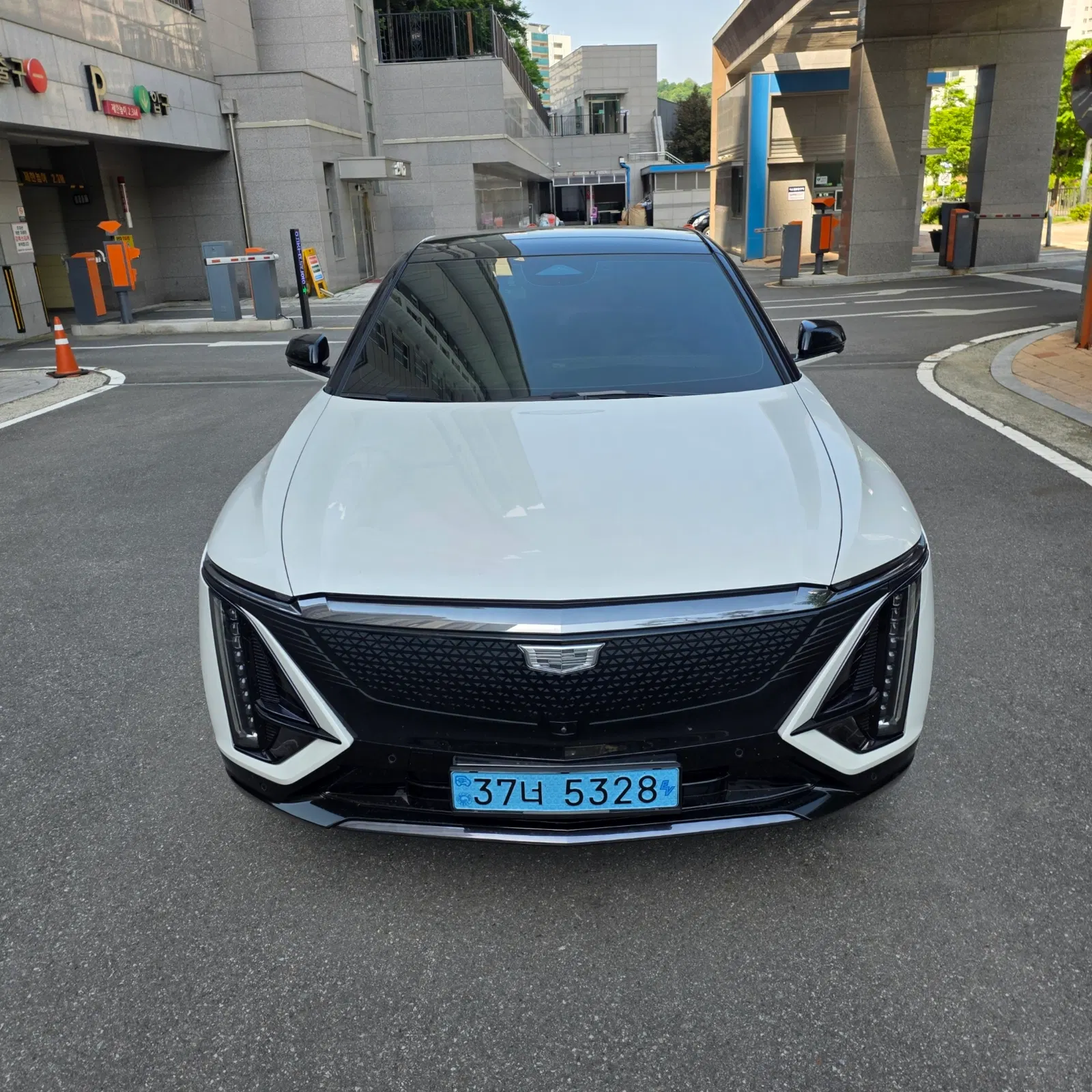 Cadillac Lyriq Sport 2024 — photo 1 sur 26