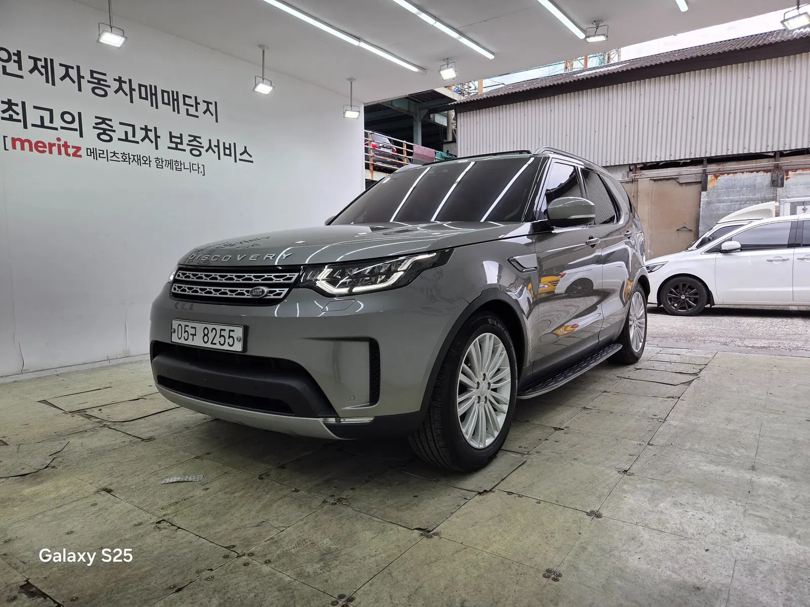 Land Rover Discovery 5 3.0 TD6 HSE Luxury 2018 — photo 1 sur 26