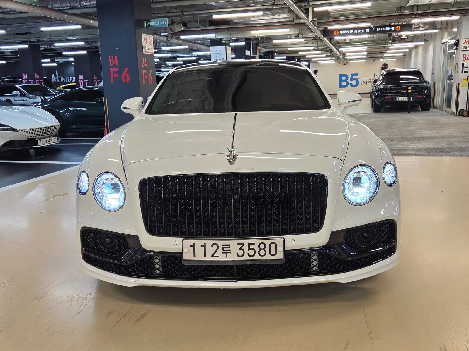 Bentley Flying Spur 3e génération 4.0 2022 — photo 1 sur 26
