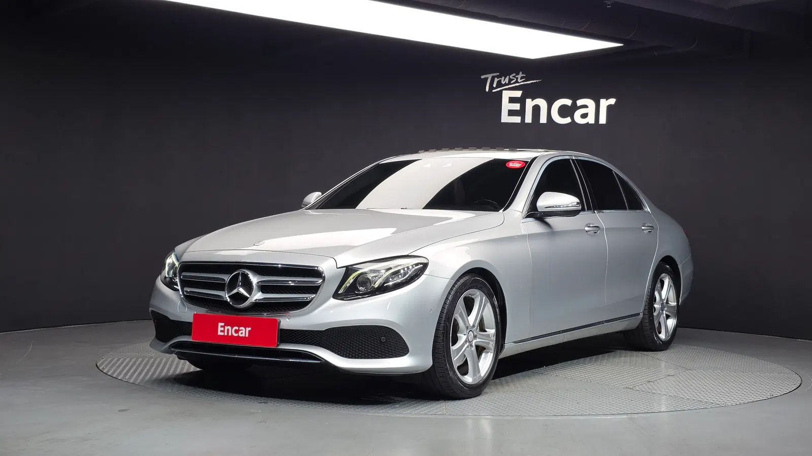 Mercedes-Benz Classe E E220d Avantgarde (W213) 2017 — photo 1 sur 20