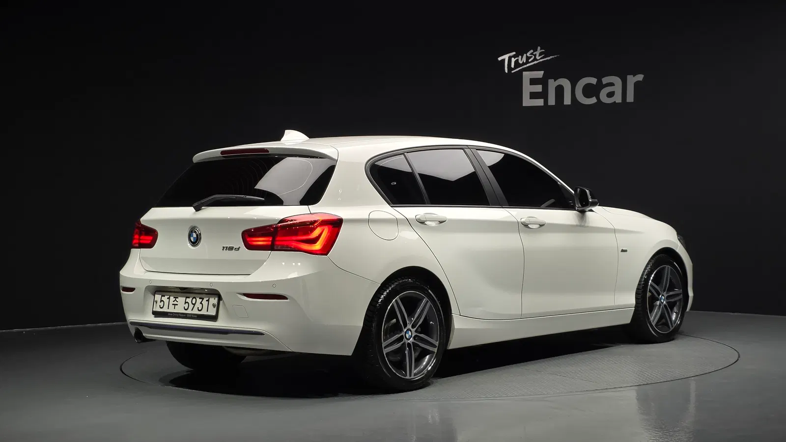 BMW Série 1 (F20) 118d Sport 5 portes 2018 — photo 1 sur 41
