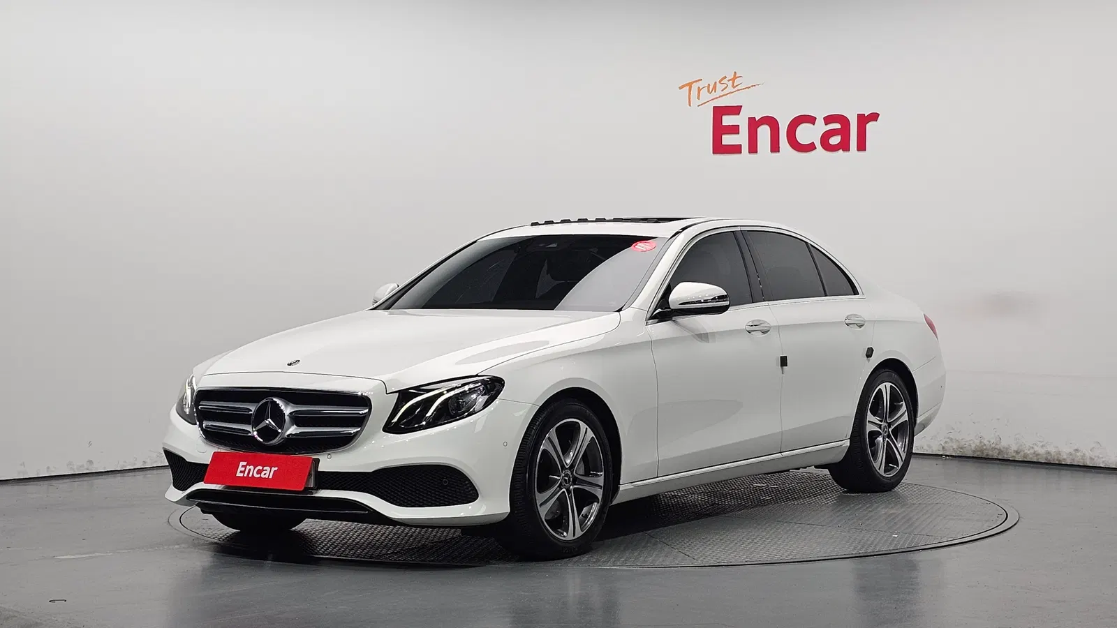 Mercedes-Benz Classe E E300 Avantgarde (W213) 2019 — photo 1 sur 34