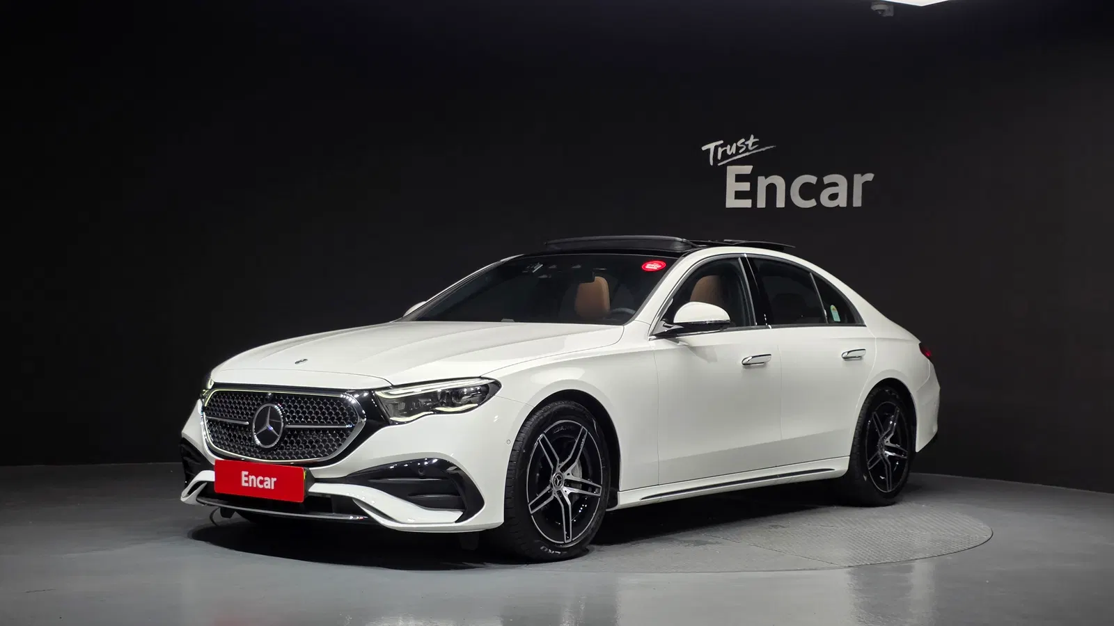 Mercedes-Benz Classe E AMG Line · E300 4MATIC (W214) 2026 — photo 1 sur 34