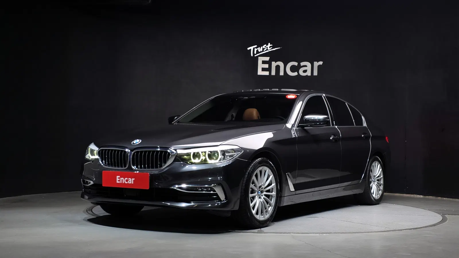 BMW Série 5 (G30) 520i Luxury 2020 — photo 1 sur 32