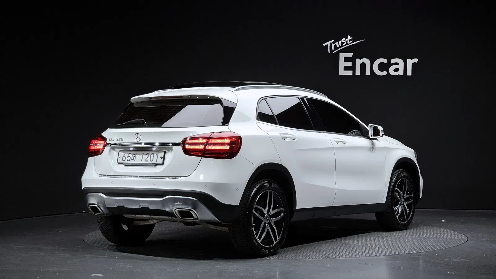 Mercedes-Benz GLA GLA220 Premium (X156) 2018 — photo 1 sur 33