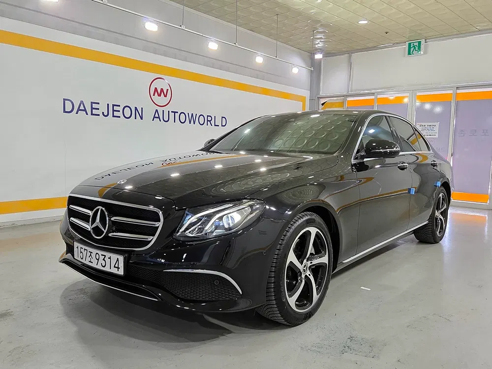 Mercedes-Benz Classe E E250 Avantgarde (W213) 2020 — photo 1 sur 26