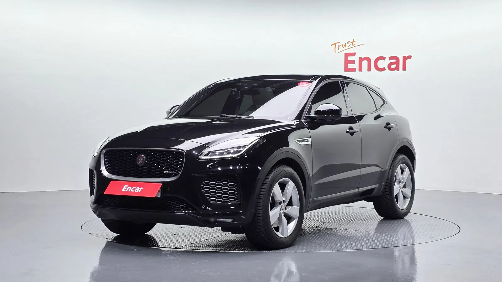 Jaguar E-PACE P250 R-Dynamic SE 2018 — photo 1 sur 33
