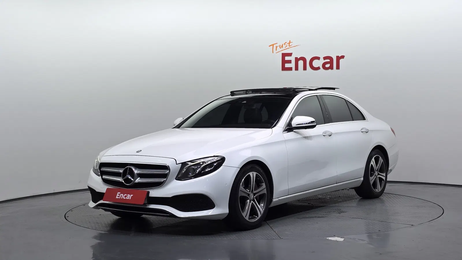 Mercedes-Benz Classe E E300 Avantgarde (W213) 2017 — photo 1 sur 20