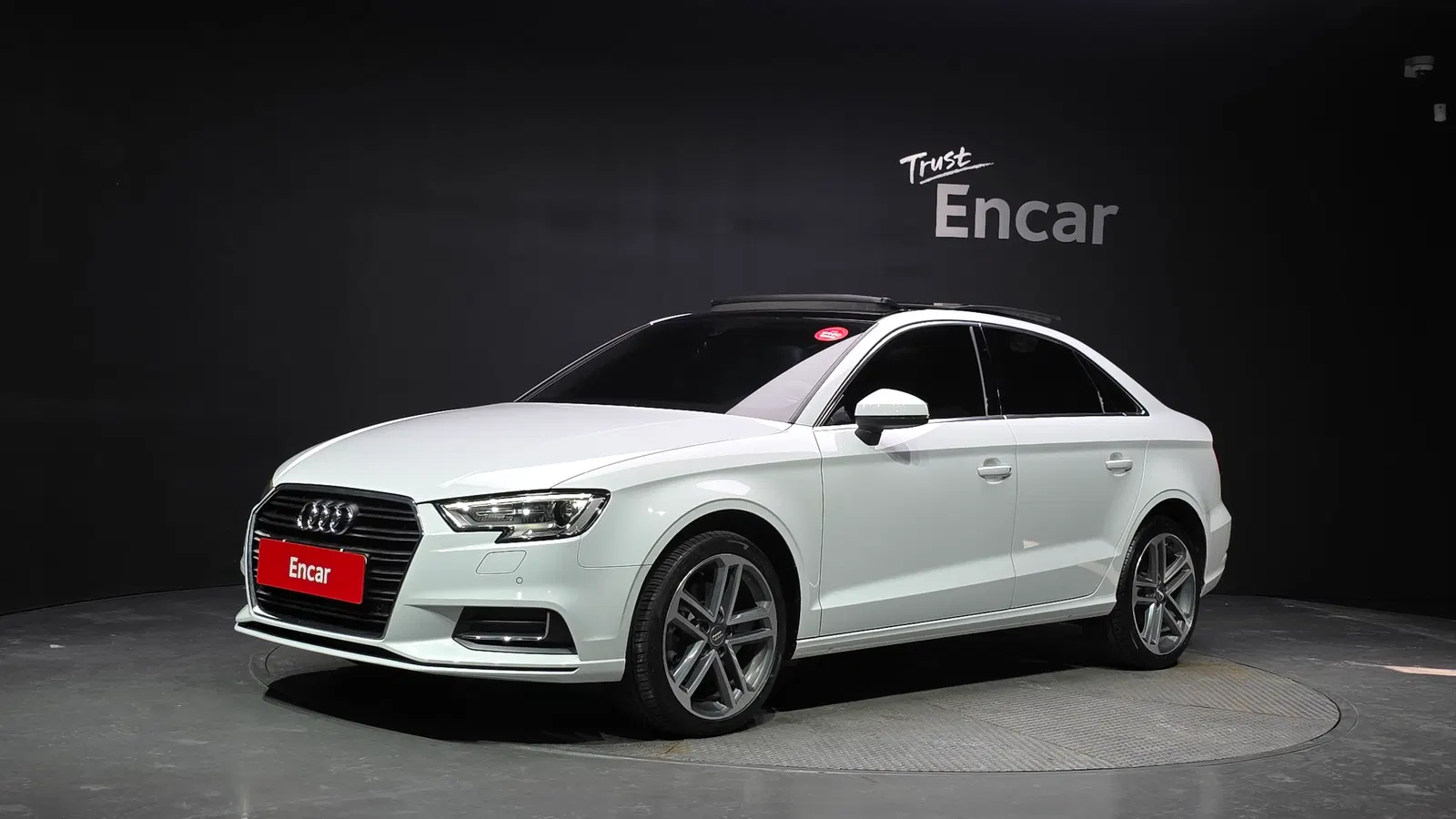 Audi A3 40 TFSI 2019 — photo 1 sur 35